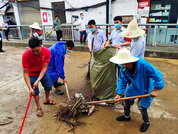 古蔺：丹桂镇遭受山洪袭击 当地干部群众英勇抗洪谱战歌