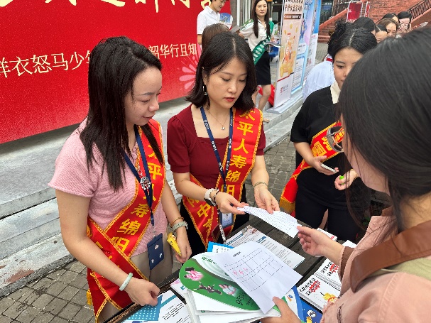 太平人寿四川分公司：“金融教育宣传月”活动进校园，数千师生共