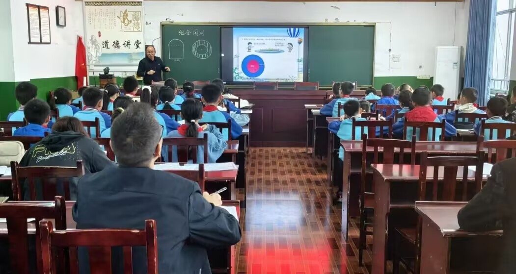 纳溪区天仙小学开展高级教师上示范课活动