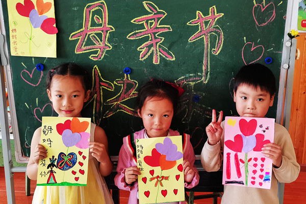 纳溪天仙镇中心幼儿园开展“妈妈，我爱你”母亲节活动(图2)