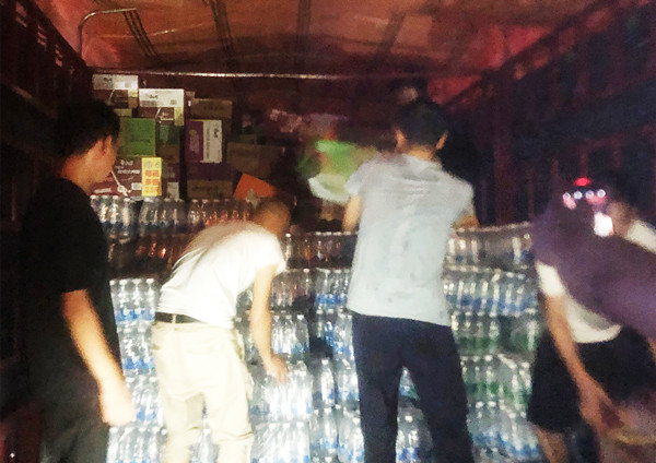 泸州：“古蔺县手拉手爱心协会”向河南灾区捐赠500件矿泉水(图2)