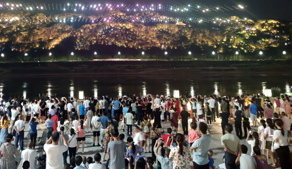 宜宾市叙州区600架无人机表演 国庆节扮靓长江首城